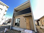上八木駅より徒歩3分 築3年の賃貸物件