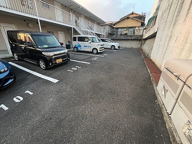 4 / 8