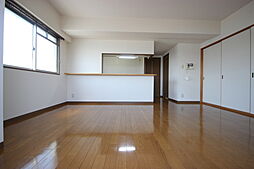 ロイヤルガーデン 8階3LDKのリビング/ダイニング