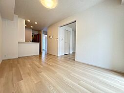 ファミリアメゾン　III 1階1LDKのリビング/ダイニング