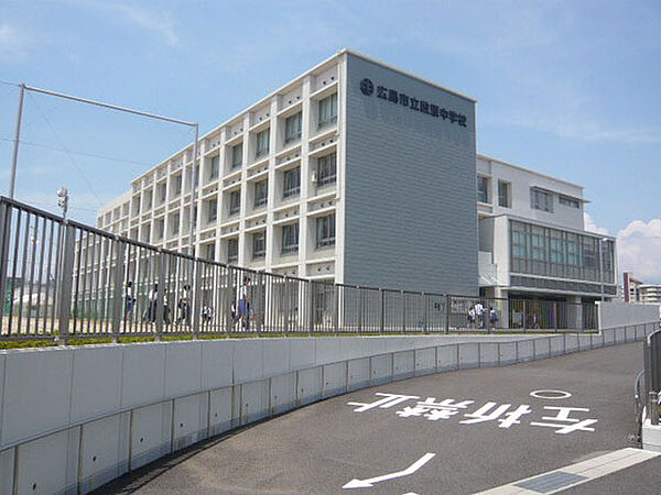 画像3:中学校「広島市立段原中学校まで475ｍ」