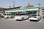 コンビニ「ファミリーマート南観音町店まで206ｍ」