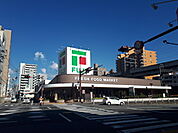 スーパー「フジ三篠店まで296ｍ」