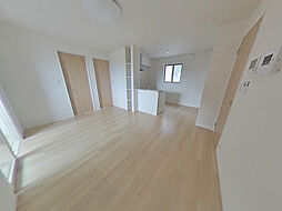 プレミアムテラス 1階2LDKのリビング/ダイニング