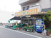 スーパー「ママチェーンうえむらまで1293ｍ」