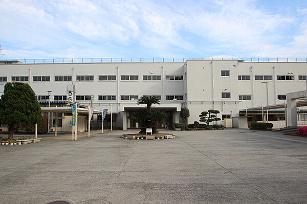 画像17:中学校「広島市立吉島中学校まで905ｍ」