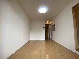 メゾン　ド　ペルレ　住村　II 2階1LDKのリビング/ダイニング