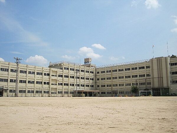 画像15:小学校「広島市立安小学校まで611ｍ」