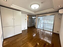 クリスタルコート 2階ワンルームのリビング/ダイニング