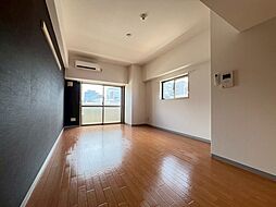 クレセント・ヒルズ 8階2Kのリビング/ダイニング