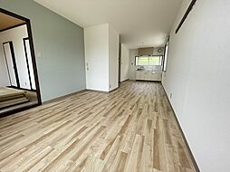 新田ハイツA棟 1階1SLDKのリビング/ダイニング