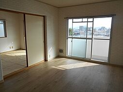 ハイツ古江 3階3DKのリビング/ダイニング