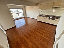 第二タウン皆賀 5階2LDKのリビング/ダイニング