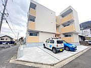 上八木駅より徒歩6分 築2年7ヶ月 3階建の賃貸物件