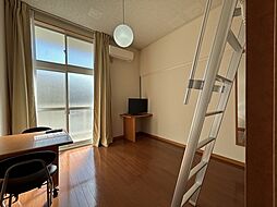 レオパレスfloraII 1階1Kのリビング/ダイニング