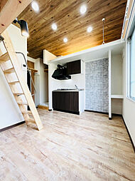 ワンピース 2階ワンルームのリビング/ダイニング