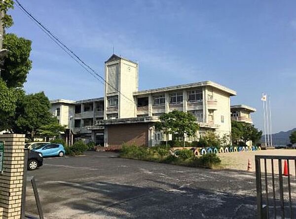 画像21:小学校「廿日市市立金剛寺小学校まで1108ｍ」