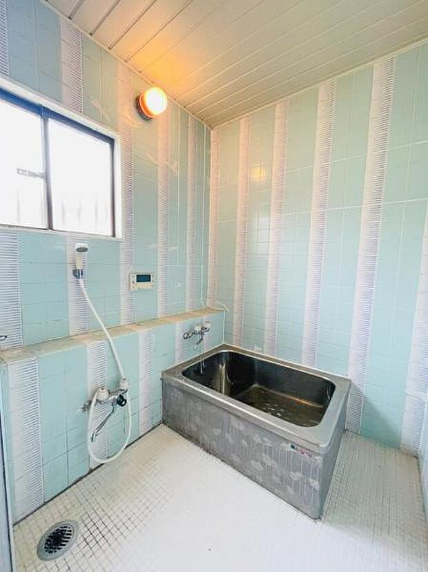 耐水性・耐久性に優れたタイル張りの浴室