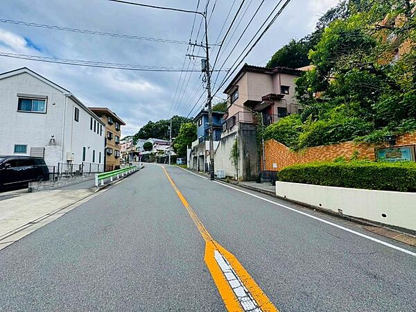 コンビニ・スーパー徒歩10分圏内、毎日のお買い物もラクラク