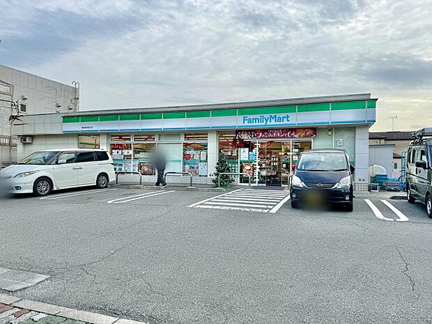 ファミリーマート 秀栄高専通り店迄340ｍ