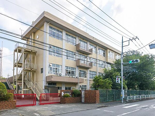 八王子市立椚田小学校迄770ｍ