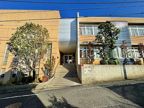 八王子実践幼稚園迄830ｍ