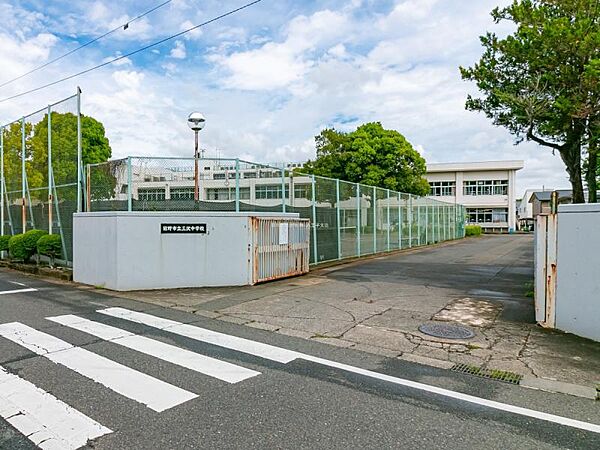 日野市立三沢中学校迄990ｍ