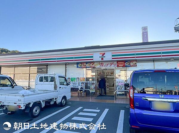 セブンイレブン 八王子散田3丁目店迄330ｍ