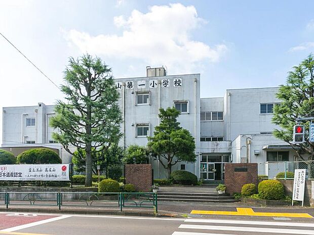 八王子市立横山第一小学校迄330ｍ