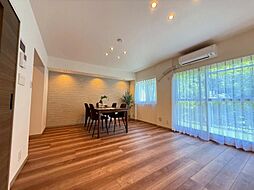 グリーンメゾン南大沢　13-17号棟 4LDKのリビング/ダイニング