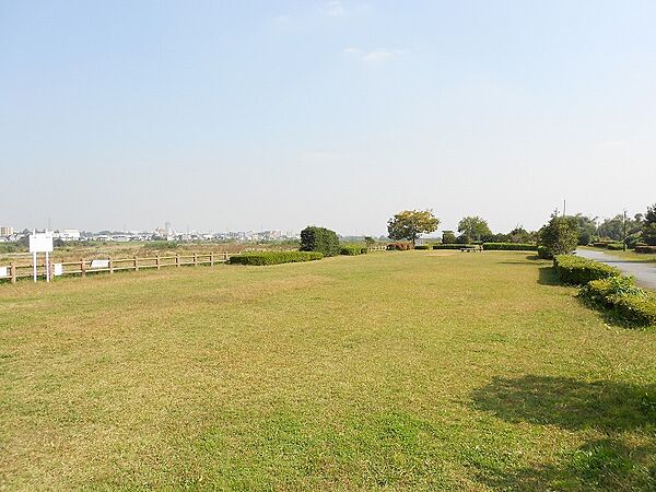 粟の須緑地迄900ｍ