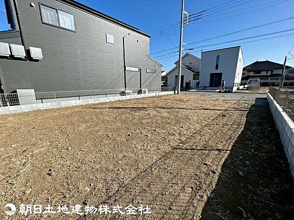 駅徒歩14分の立地は毎日の通勤通学も苦になりません。