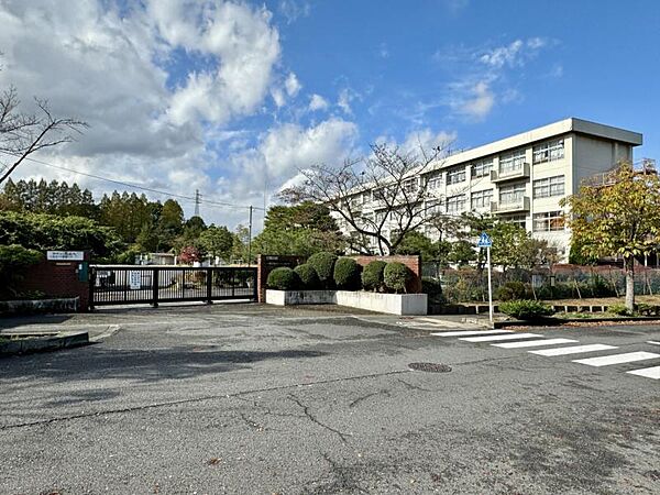 八王子市立松が谷小学校迄1050ｍ