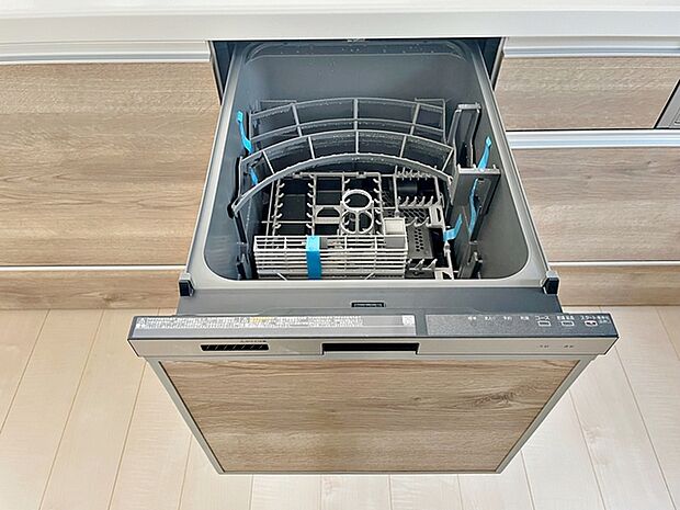 【食器洗浄乾燥機】食器洗浄乾燥機は時間のかかる食器洗いを楽にしてくれる上に水道代も安くなるスグレモノ  