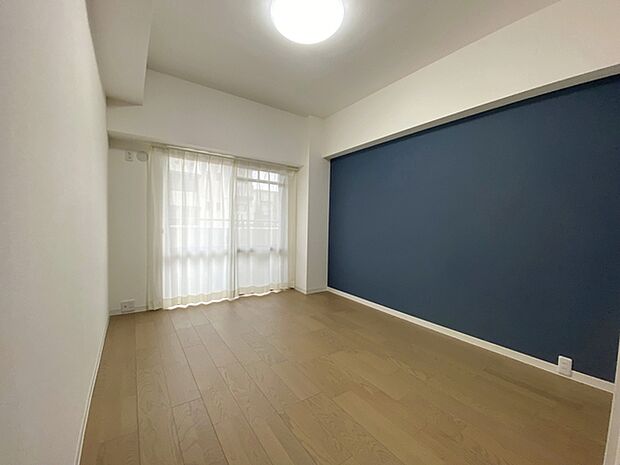 バルコニーに面した洋室は視覚的にも広がりがでる開放的な空間になります。 