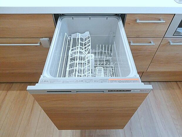 食器洗浄乾燥機は時間のかかる食器洗いを楽にしてくれる上に水道代も安くなるスグレモノ
