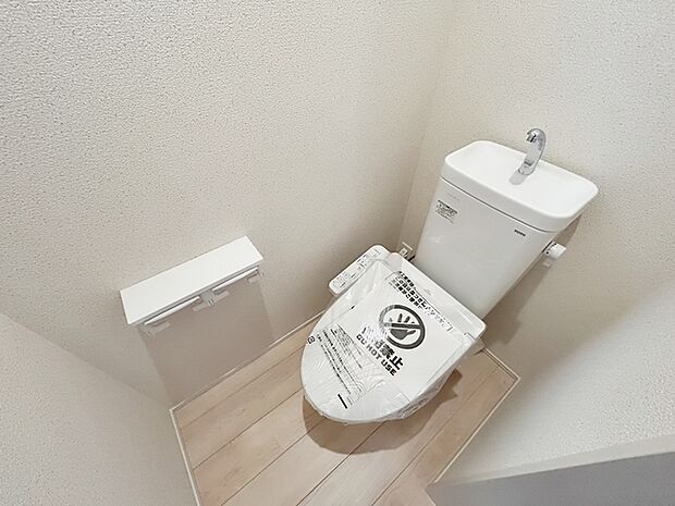 温水洗浄機能の付いた快適なトイレを2つ設置！ 使用が重なる朝も2ヶ所あれば安心ですね！