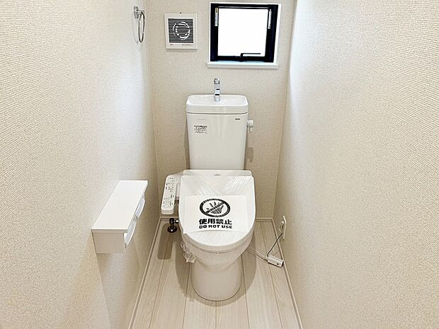 【トイレ】 各フロア1カ所ずつシャワー機能付トイレを設置しており、忙しい朝の混雑も解消！ 