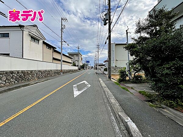 前面道路：東側幅員約10.8ｍ公道