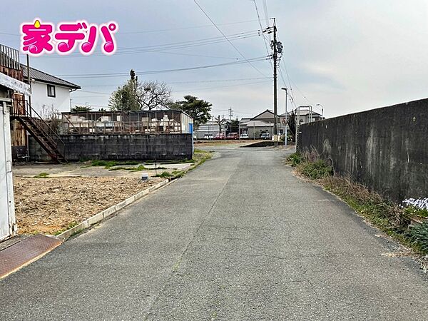前面道路：北西側約5.6ｍ幅