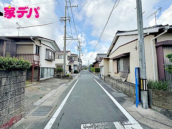 前面道路と敷地に高低差がなく、お車の出入庫もスムーズに行えます。
