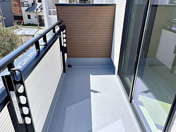 陽当たり良好で、晴れた日には洗濯物がカラッと乾きますね