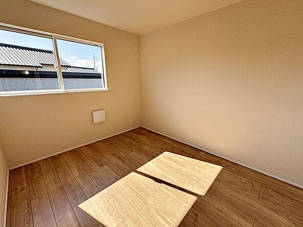 【洋室5.2帖】 子ども部屋や書斎にピッタリな5.2帖の居室 