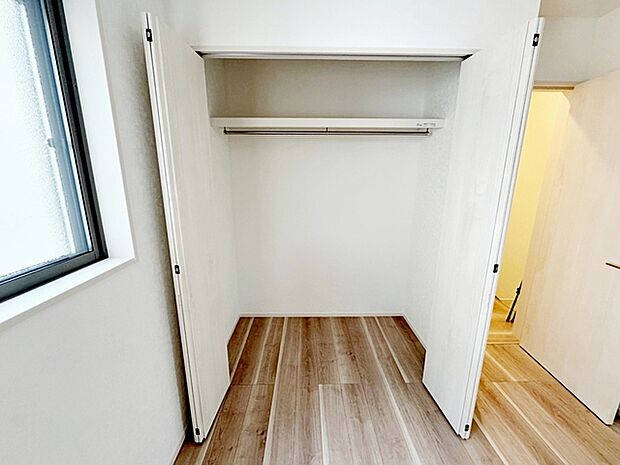 クローゼット付きでいつもお部屋はスッキリ！全居室にある収納スペースは住みやすさへのこだわりです。 