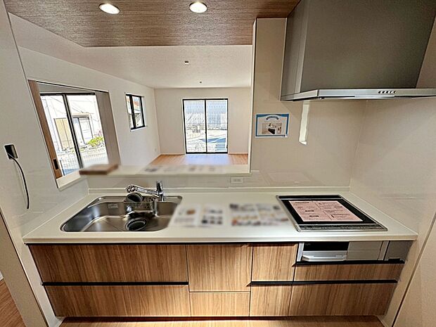 小さなお子様にも目が届く、使い勝手の良い対面キッチンで楽しくお料理ができます！ 