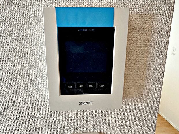 留守中の来訪者画像を自動で録画・保存できる録画機能を内蔵。防犯性に優れた安心のシステム。スッキリとしたデザインで、誰でも簡単に操作していだけます。  