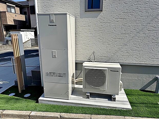 エコキュートは空気の熱を利用し、わずかな電気を使い高効率にお湯を沸かすことができます