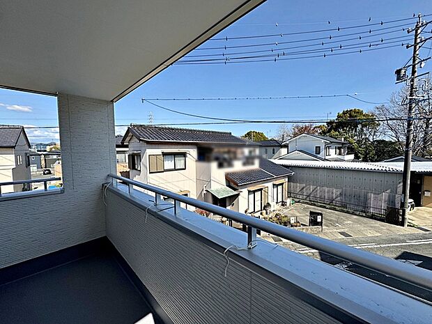 広々バルコニーでお洗濯はもちろん、お布団干しもラクラク 