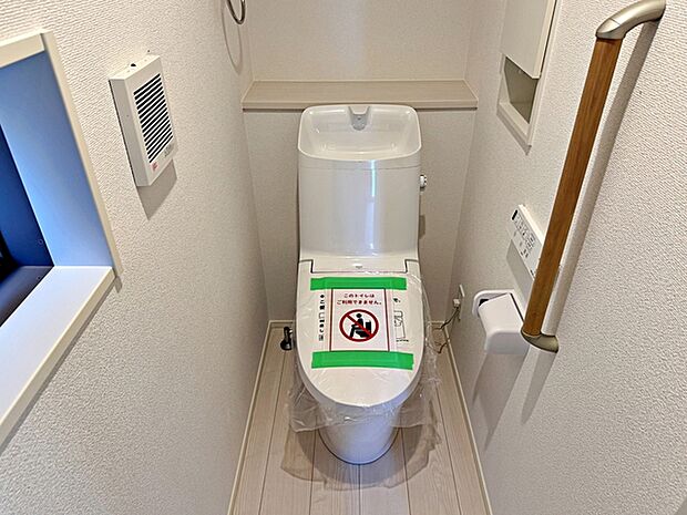 各フロア1カ所ずつシャワー機能付トイレを設置しており、忙しい朝の混雑も解消！ 