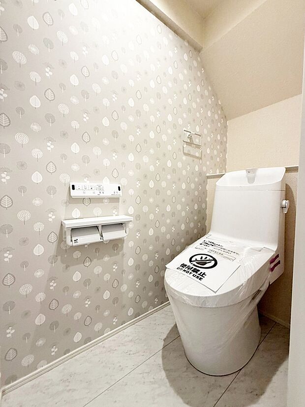 【トイレ】 温水洗浄機能の付いた快適なトイレ 